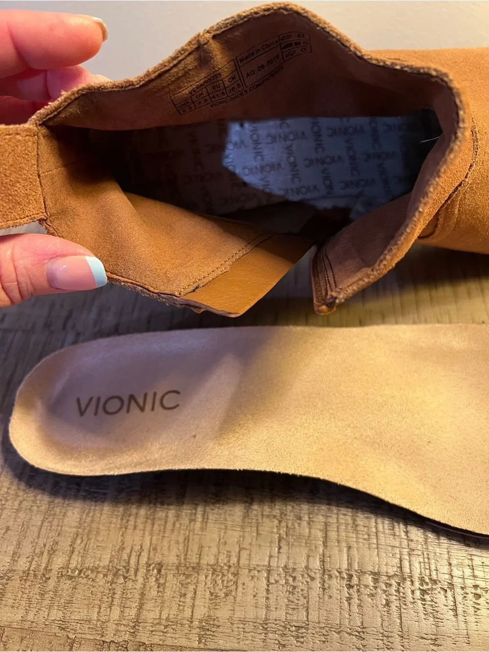 EUC- Vionic Vera Suede Ankle Booties in Toffee Brown with Inside Zip.Size 9.5